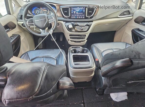 2C4RC1EG5JR228495 2018 CHRYSLER PACIFICA Черный Вид панели приборов