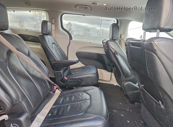 2C4RC1EG5JR228495 2018 CHRYSLER PACIFICA Черный Вид задней части салона