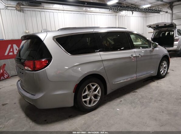 2C4RC1EG5JR318326 2018 CHRYSLER PACIFICA Silver Trasero derecho