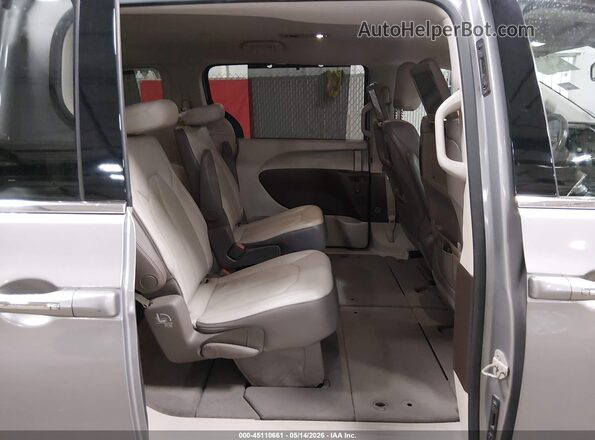2C4RC1EG5JR318326 2018 CHRYSLER PACIFICA Silver Vista de la etiqueta del VIN