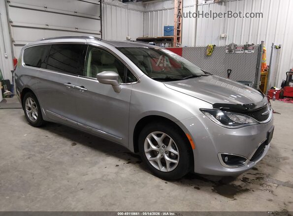 2C4RC1EG5JR318326 2018 CHRYSLER PACIFICA Silver Delantero derecho
