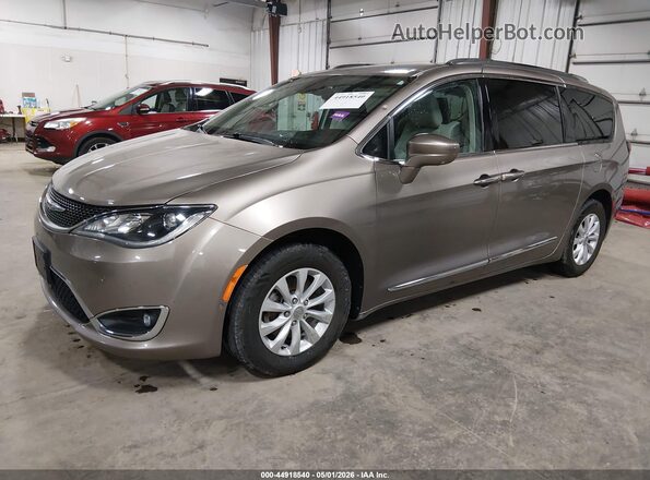 2C4RC1EG6HR591768 2017 CHRYSLER PACIFICA Желто-коричневый Передняя левая четверть