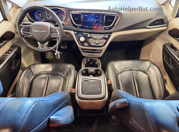 2C4RC1EG7HR770532 2017 CHRYSLER PACIFICA Gray Widok deski rozdzielczej