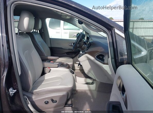 2C4RC1EG9JR290952 2018 CHRYSLER PACIFICA Черный Вид салона спереди