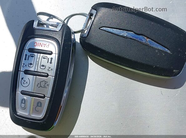2C4RC1EGXKR577007 2019 CHRYSLER PACIFICA White Widok deski rozdzielczej