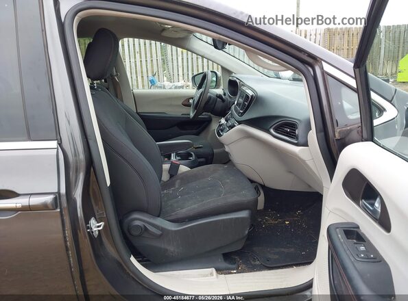 2C4RC1FG1JR133057 2018 CHRYSLER PACIFICA Gray Widok wnętrza z przodu