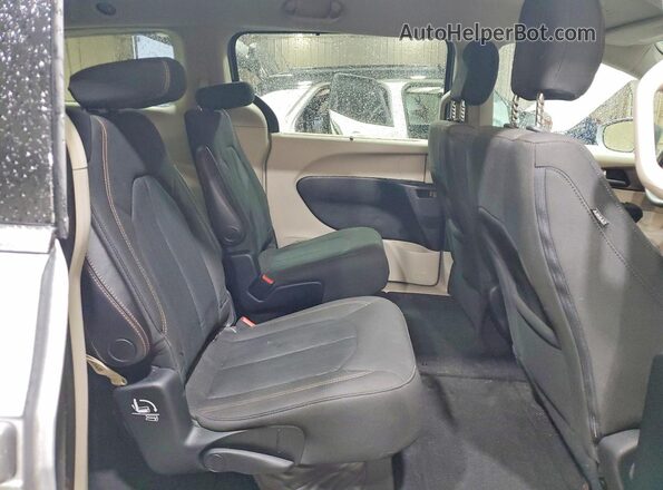2C4RC1FG1JR354089 2018 CHRYSLER PACIFICA Серебряный Вид задней части салона