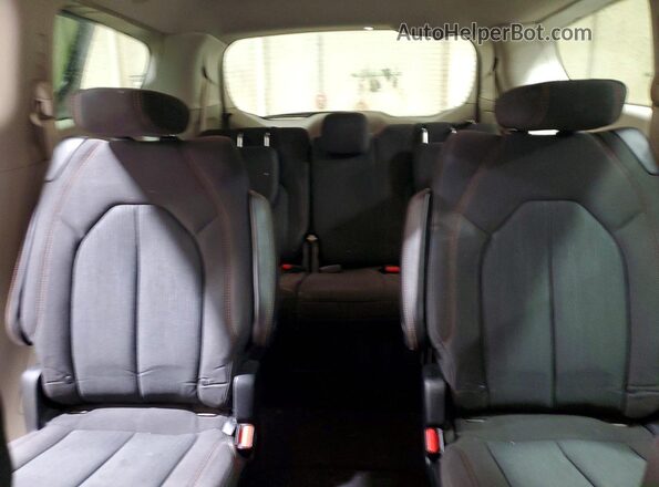 2C4RC1FG1JR354089 2018 CHRYSLER PACIFICA Серебряный Вид задних сидений