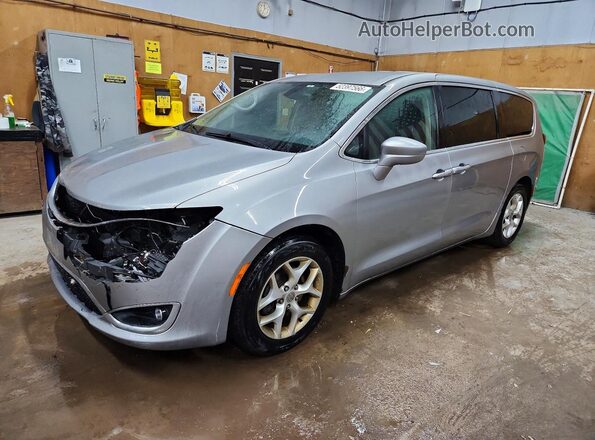 2C4RC1FG2JR125906 2018 CHRYSLER PACIFICA Silver Przód lewy