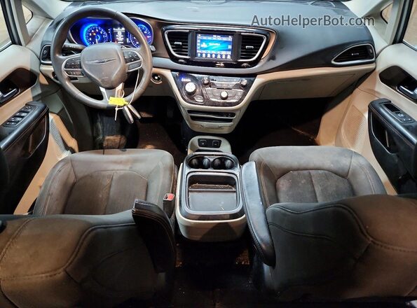 2C4RC1FG2JR125906 2018 CHRYSLER PACIFICA Silver Widok deski rozdzielczej