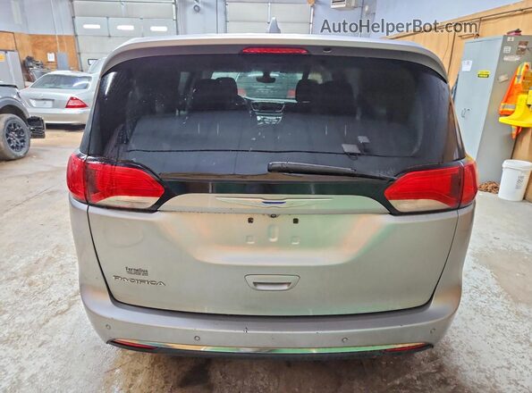 2C4RC1FG2JR125906 2018 CHRYSLER PACIFICA Silver Widok z tyłu