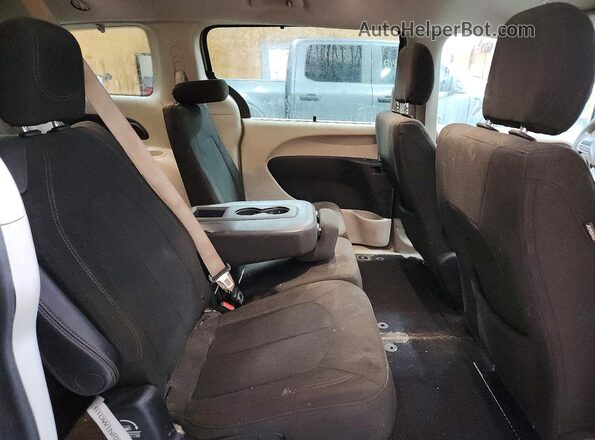 2C4RC1FG2JR125906 2018 CHRYSLER PACIFICA Silver Widok wnętrza z tyłu
