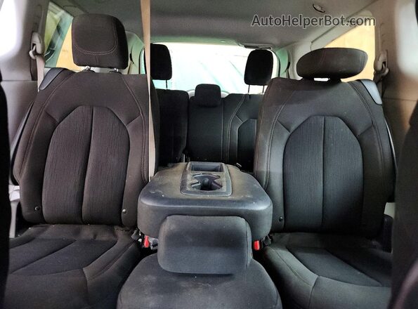 2C4RC1FG2JR125906 2018 CHRYSLER PACIFICA Silver Widok tylnych siedzeń