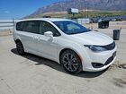2020 Chrysler Pacifica Touring White vin: 2C4RC1FG8LR116680