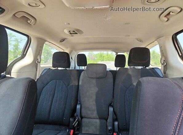 2C4RC1FG9JR131458 2018 CHRYSLER PACIFICA Бежевый Вид задних сидений