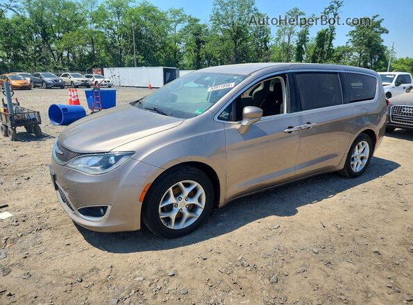 2C4RC1FG9JR131458 2018 CHRYSLER PACIFICA Бежевый Передняя левая четверть
