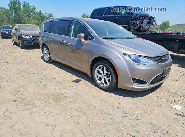 2C4RC1FG9JR131458 2018 CHRYSLER PACIFICA Бежевый Передняя правая четверть