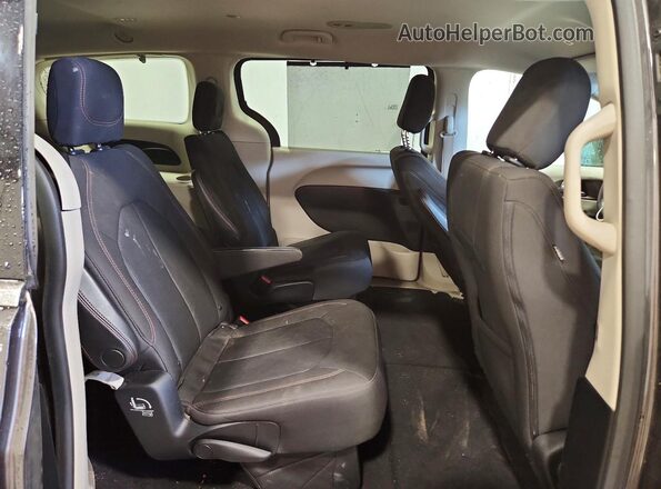 2C4RC1FGXJR278890 2018 CHRYSLER PACIFICA Gray Widok wnętrza z tyłu