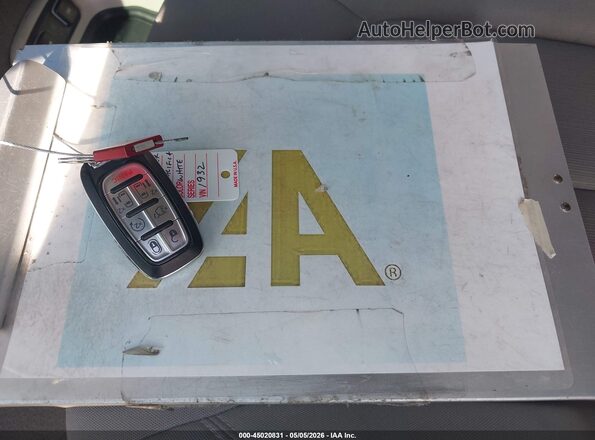 2C4RC1FGXLR261932 2020 CHRYSLER PACIFICA Бежевый Вид панели приборов