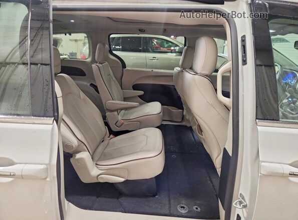 2C4RC1GG0HR734730 2017 CHRYSLER PACIFICA Белый Вид задней части салона