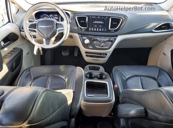 2C4RC1GG0JR251762 2018 CHRYSLER PACIFICA Белый Вид панели приборов