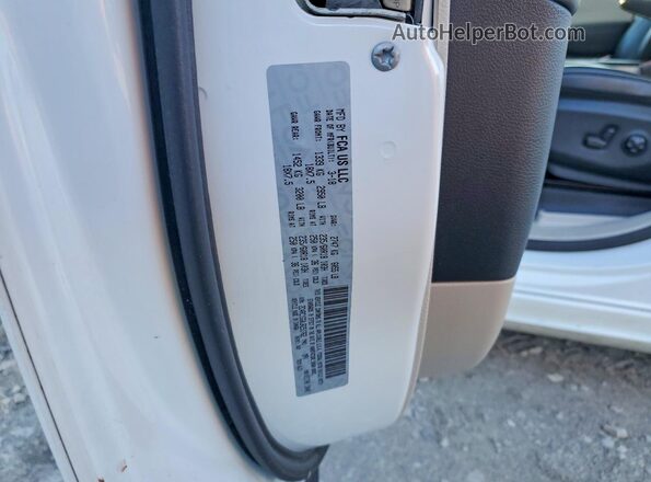 2C4RC1GG0JR251762 2018 CHRYSLER PACIFICA Белый Вид наклейки с VIN-кодом