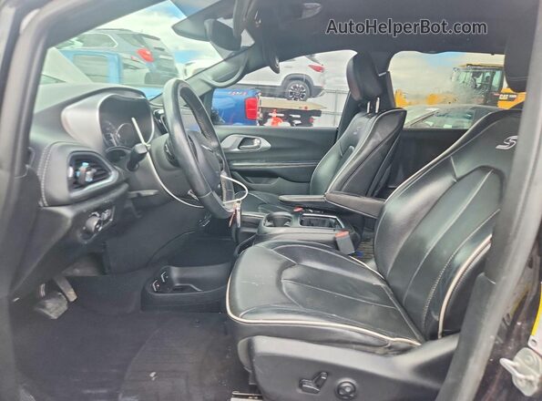 2C4RC1GG0JR330848 2018 CHRYSLER PACIFICA Black Вид салону спереду