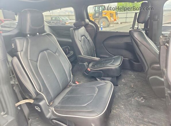 2C4RC1GG0JR330848 2018 CHRYSLER PACIFICA Black Вид задньої частини салону