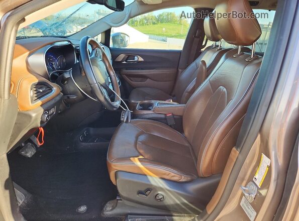 2C4RC1GG2HR564872 2017 CHRYSLER PACIFICA Tan Widok wnętrza z przodu