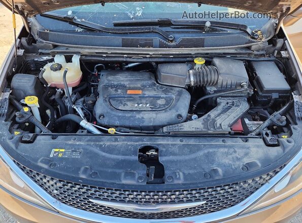 2C4RC1GG2HR564872 2017 CHRYSLER PACIFICA Tan Widok komory silnika