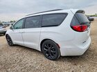 2018 Chrysler Pacifica Limited White vin: 2C4RC1GG8JR261911