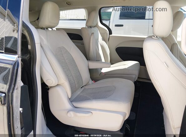 2C4RC1H73JR163612 2018 CHRYSLER PACIFICA Черный Вид наклейки с VIN-кодом