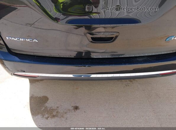 2C4RC1H73JR163612 2018 CHRYSLER PACIFICA Черный Вид задней части салона