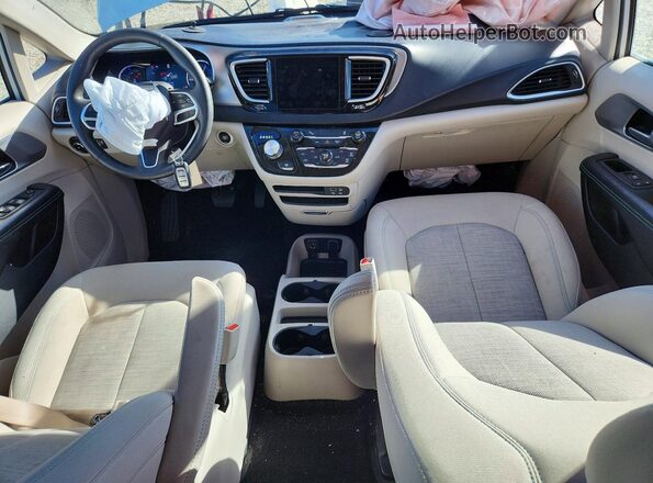 2C4RC1H77JR194894 2018 CHRYSLER PACIFICA Белый Вид панели приборов