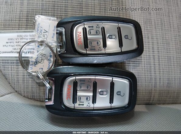 2C4RC1H79JR253265 2018 CHRYSLER PACIFICA Черный Вид панели приборов