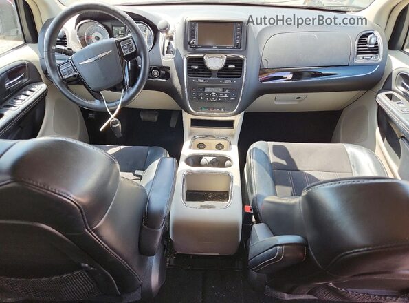 2C4RC1JG8GR254233 2016 CHRYSLER TOWN Красный Вид панели приборов