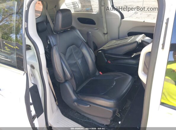 2C4RC1L73JR105989 2018 CHRYSLER PACIFICA White Widok naklejki z numerem VIN