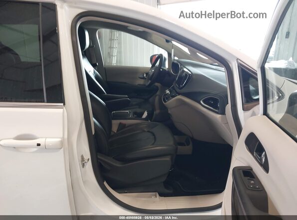 2C4RC1L74PR575490 2023 CHRYSLER PACIFICA White Vista interior delantera