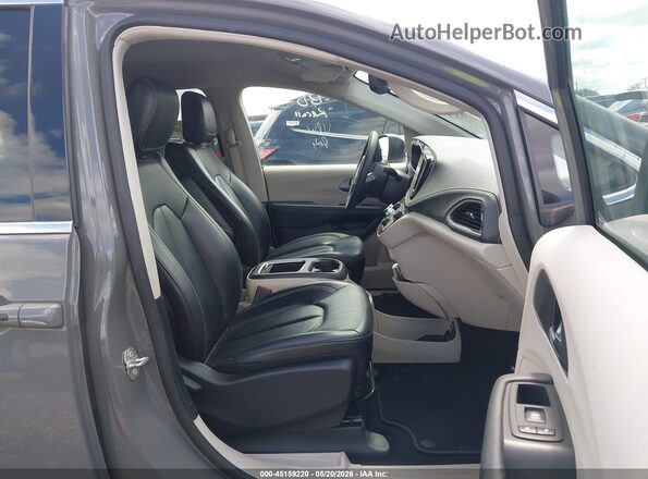 2C4RC1L74PR588501 2023 CHRYSLER PACIFICA Gray Вид салону спереду