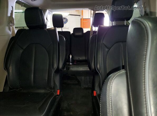 2C4RC1N76JR331327 2018 CHRYSLER PACIFICA Gray Widok tylnych siedzeń