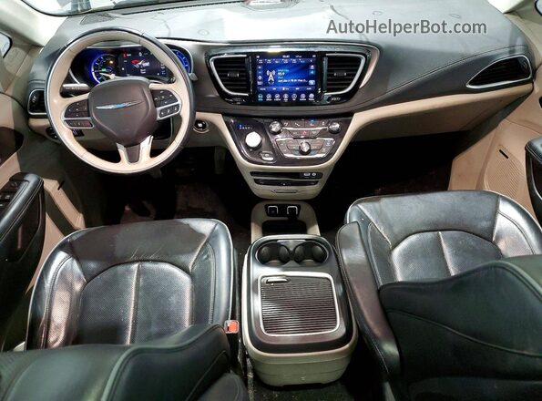 2C4RC1N76JR331327 2018 CHRYSLER PACIFICA Gray Widok deski rozdzielczej