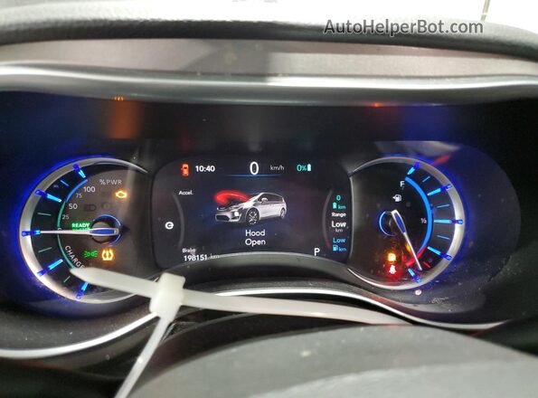 2C4RC1N76JR331327 2018 CHRYSLER PACIFICA Gray 