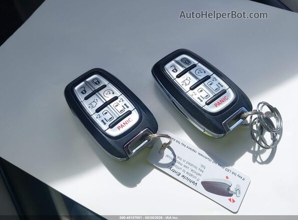 2C4RC1N79HR739945 2017 CHRYSLER PACIFICA Белый Вид панели приборов