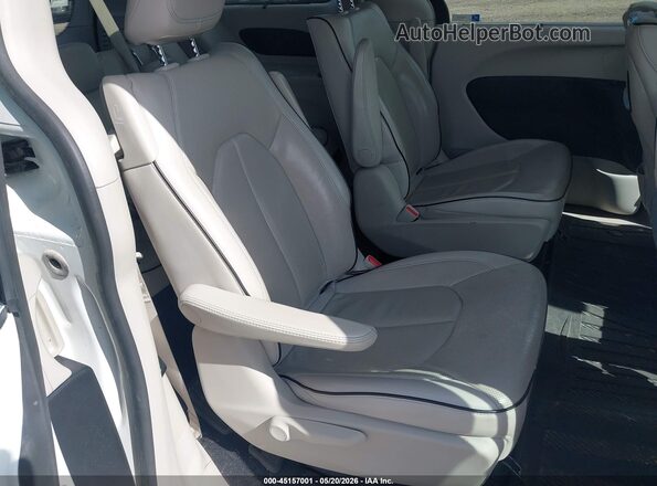 2C4RC1N79HR739945 2017 CHRYSLER PACIFICA Белый Вид наклейки с VIN-кодом