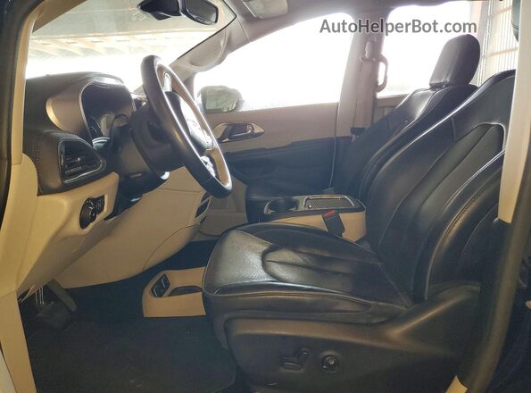 2C4RC1N79JR230136 2018 CHRYSLER PACIFICA Blue Vista interior delantera