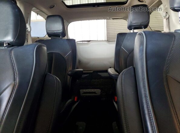 2C4RC1N79JR230136 2018 CHRYSLER PACIFICA Blue Vista de los asientos traseros