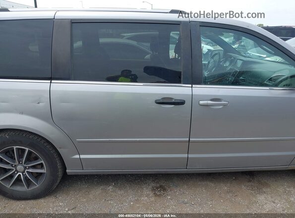 2C4RDGCG3HR624972 2017 DODGE GRAND CARAVAN Серебряный Вид задней части салона