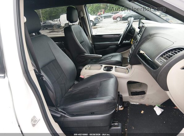 2C4RDGCG4JR300256 2018 DODGE GRAND CARAVAN Белый Вид салона спереди