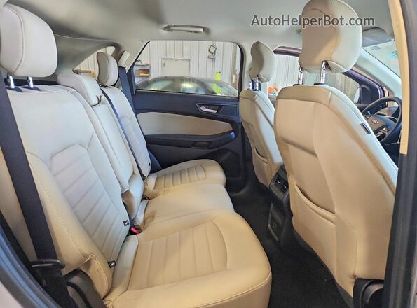 2FMPK3G97KBB04531 2019 FORD EDGE Silver Widok wnętrza z tyłu