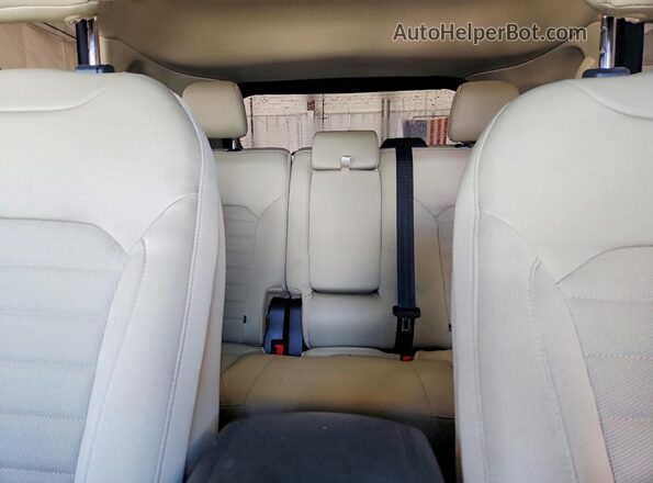 2FMPK3G97KBB04531 2019 FORD EDGE Silver Widok tylnych siedzeń